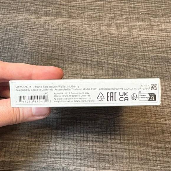 Apple iPhone FineWoven MagSafe Wallet - Mulberry - Picture 3 of 4